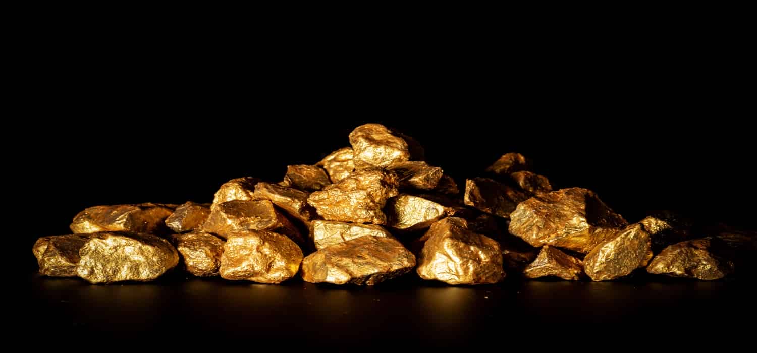 ضعف الدولار يدفع أسعار الذهب إلى أعلى مستوى في أسبوعين
